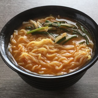 豚ニラもやし炒め味噌ラーメン♪